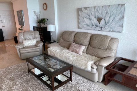 Condo in Hollywood, Florida, 1 bedroom  № 10819 - photo 28