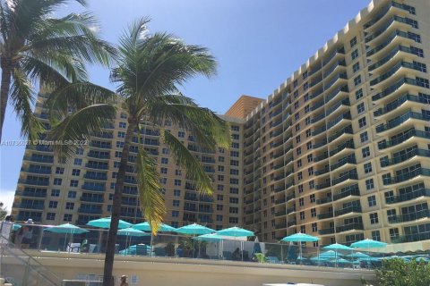 Condominio en alquiler en Hollywood, Florida, 1 dormitorio, 77.57 m2 № 10819 - foto 15