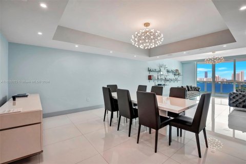 Condominio en venta en Aventura, Florida, 3 dormitorios, 285.49 m2 № 1304808 - foto 19