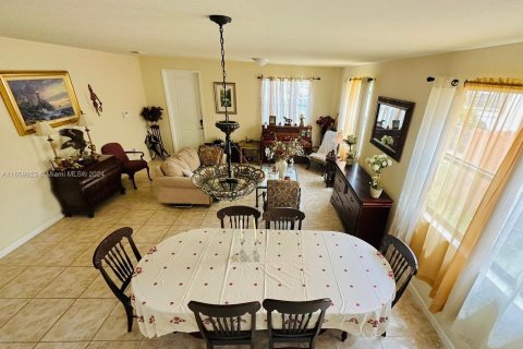 Villa ou maison à vendre à Miami, Floride: 4 chambres, 287.07 m2 № 1365799 - photo 13