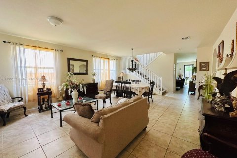 Casa en venta en Miami, Florida, 4 dormitorios, 287.07 m2 № 1365799 - foto 12