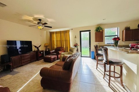 Casa en venta en Miami, Florida, 4 dormitorios, 287.07 m2 № 1365799 - foto 23