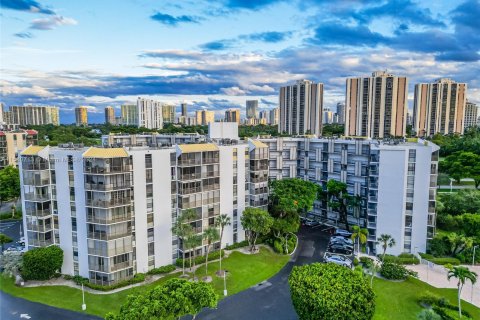 Condo in Aventura, Florida, 1 bedroom  № 1367003 - photo 1