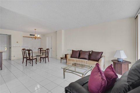 Copropriété à vendre à Aventura, Floride: 1 chambre, 92.34 m2 № 1367003 - photo 11