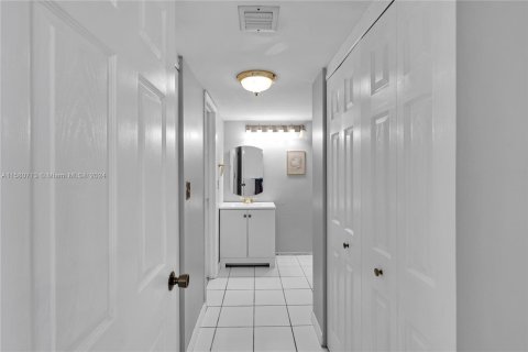 Condo in Aventura, Florida, 1 bedroom  № 1367003 - photo 17