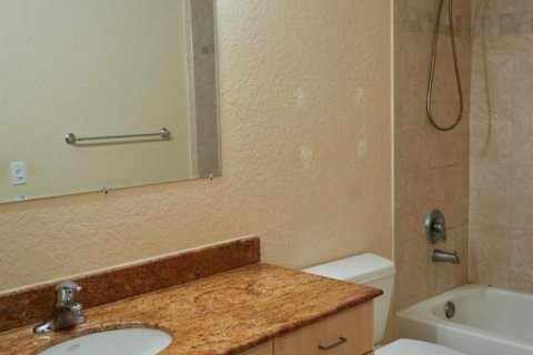 Condo in West Palm Beach, Florida, 3 bedrooms  № 1141473 - photo 14