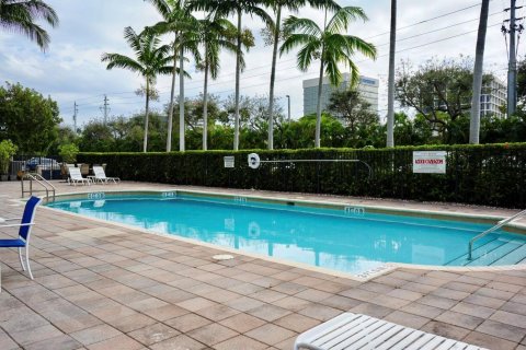 Condo in West Palm Beach, Florida, 3 bedrooms  № 1141473 - photo 2