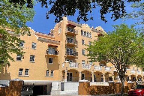 Condominio en venta en Coral Gables, Florida, 2 dormitorios, 116.13 m2 № 1117392 - foto 1