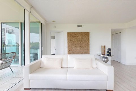 Condominio en venta en Aventura, Florida, 2 dormitorios, 149.57 m2 № 1117393 - foto 17