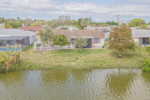 Villa ou maison à vendre à Holiday, Floride: 2 chambres, 115.11 m2 № 1365194 - photo 23