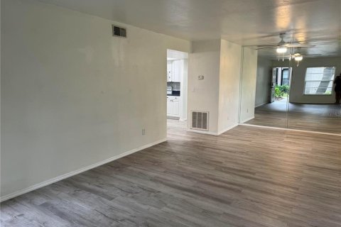 Copropriété à vendre à Tampa, Floride: 2 chambres, 84.73 m2 № 1364575 - photo 4