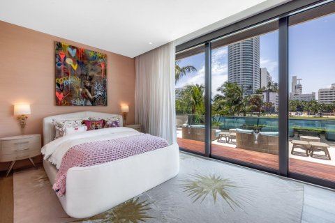 Casa en venta en Miami Beach, Florida, 8 dormitorios, 985.32 m2 № 1102184 - foto 17