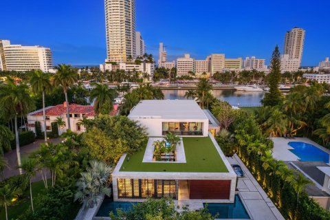 Casa en venta en Miami Beach, Florida, 8 dormitorios, 985.32 m2 № 1102184 - foto 6