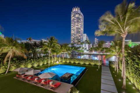 Casa en venta en Miami Beach, Florida, 8 dormitorios, 985.32 m2 № 1102184 - foto 7