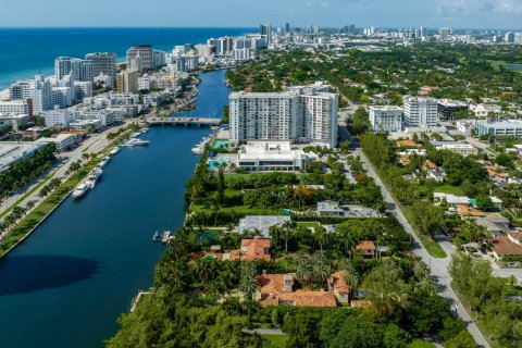 House in Miami Beach, Florida 8 bedrooms, 985.32 sq.m. № 1102184 - photo 4