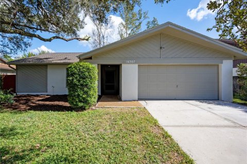 House in Tampa, Florida 4 bedrooms, 164.62 sq.m. № 1442182 - photo 1