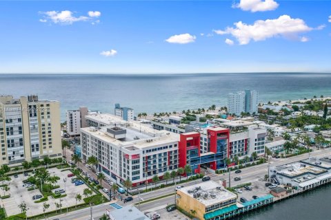 Condo in Hollywood, Florida, 1 bedroom  № 681960 - photo 27