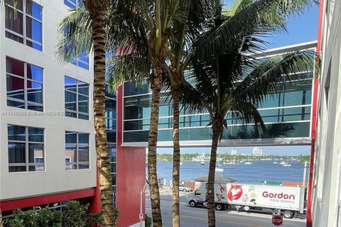 Condo in Hollywood, Florida, 1 bedroom  № 681960 - photo 24