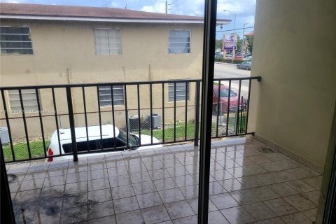 Condo in Hialeah, Florida, 2 bedrooms  № 1384233 - photo 20