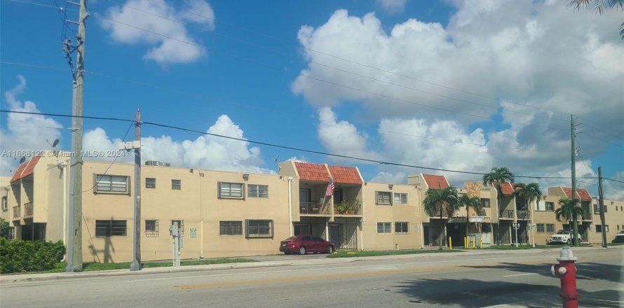 Condo in Hialeah, Florida, 2 bedrooms  № 1384233