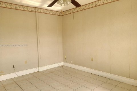 Condo in Hialeah, Florida, 2 bedrooms  № 1384233 - photo 17