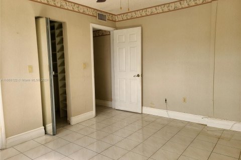 Condo in Hialeah, Florida, 2 bedrooms  № 1384233 - photo 18