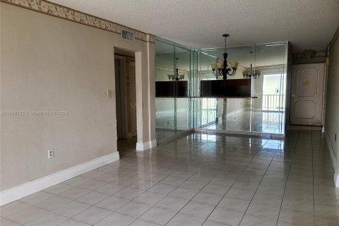 Condo in Hialeah, Florida, 2 bedrooms  № 1384233 - photo 10