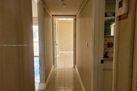 Condo in Hialeah, Florida, 2 bedrooms  № 1384233 - photo 14