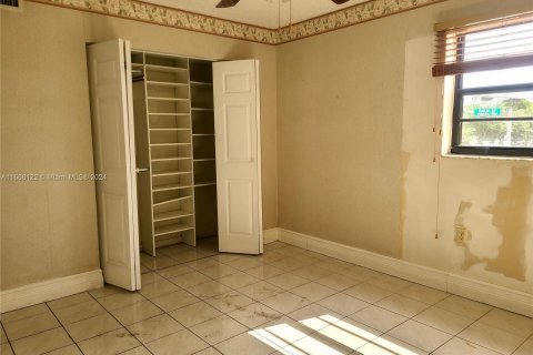 Copropriété à vendre à Hialeah, Floride: 2 chambres, 95.13 m2 № 1384233 - photo 12