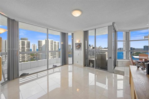 Condo in Aventura, Florida, 3 bedrooms  № 1415658 - photo 9