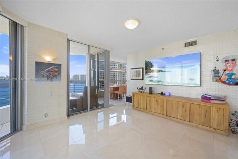 Condo in Aventura, Florida, 3 bedrooms  № 1415658 - photo 10