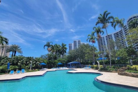 Condo in Aventura, Florida, 3 bedrooms  № 1415658 - photo 13