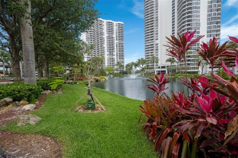 Condo in Aventura, Florida, 3 bedrooms  № 1415658 - photo 19