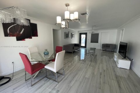 Casa en venta en Hollywood, Florida, 4 dormitorios, 142.33 m2 № 1229666 - foto 9