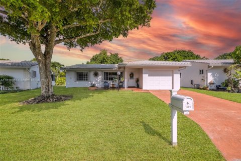 Villa ou maison à vendre à Plantation, Floride: 2 chambres, 129.88 m2 № 1311277 - photo 3