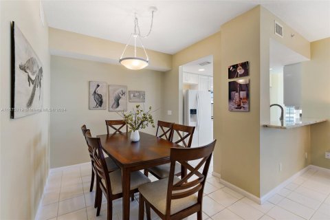 Condo in Hutchinson Island South, Florida, 2 bedrooms  № 1402696 - photo 15