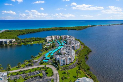 Condominio en venta en Hutchinson Island South, Florida, 2 dormitorios, 111.85 m2 № 1402696 - foto 3