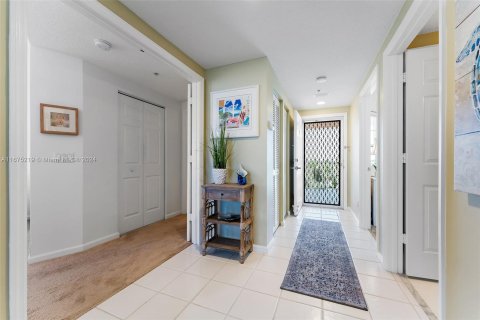 Condo in Hutchinson Island South, Florida, 2 bedrooms  № 1402696 - photo 9