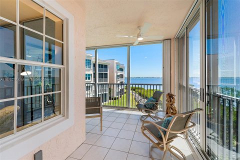 Condo in Hutchinson Island South, Florida, 2 bedrooms  № 1402696 - photo 30