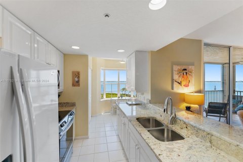 Condo in Hutchinson Island South, Florida, 2 bedrooms  № 1402696 - photo 16