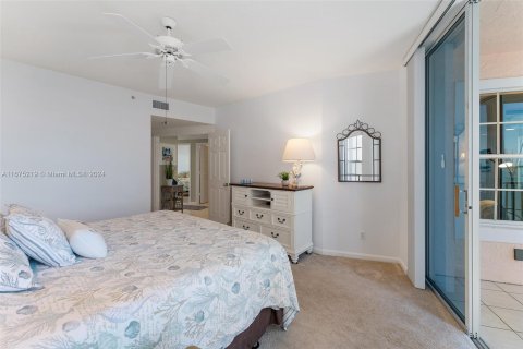 Condo in Hutchinson Island South, Florida, 2 bedrooms  № 1402696 - photo 26