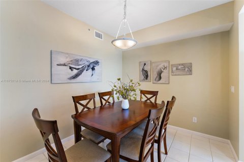 Condo in Hutchinson Island South, Florida, 2 bedrooms  № 1402696 - photo 14