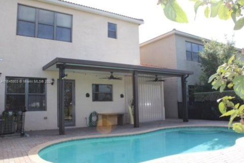 House in Miami, Florida 4 bedrooms, 234.49 sq.m. № 1330120 - photo 6