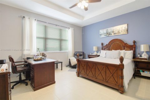 Casa en venta en Miami, Florida, 4 dormitorios, 234.49 m2 № 1330120 - foto 27