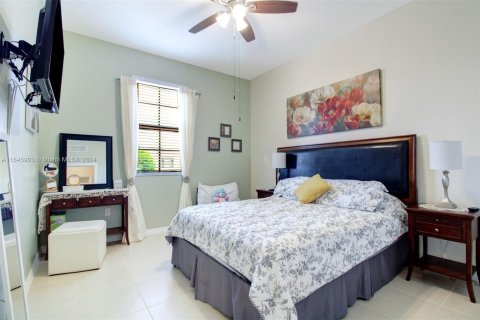 Casa en venta en Miami, Florida, 4 dormitorios, 234.49 m2 № 1330120 - foto 22