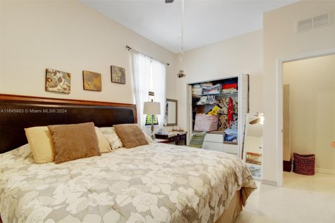 Casa en venta en Miami, Florida, 4 dormitorios, 234.49 m2 № 1330120 - foto 17