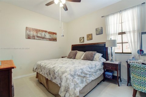 Casa en venta en Miami, Florida, 4 dormitorios, 234.49 m2 № 1330120 - foto 16