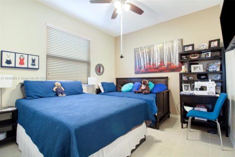 Casa en venta en Miami, Florida, 4 dormitorios, 234.49 m2 № 1330120 - foto 23