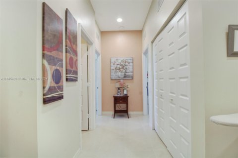 Casa en venta en Miami, Florida, 4 dormitorios, 234.49 m2 № 1330120 - foto 19