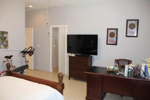 Casa en venta en Miami, Florida, 4 dormitorios, 234.49 m2 № 1330120 - foto 12